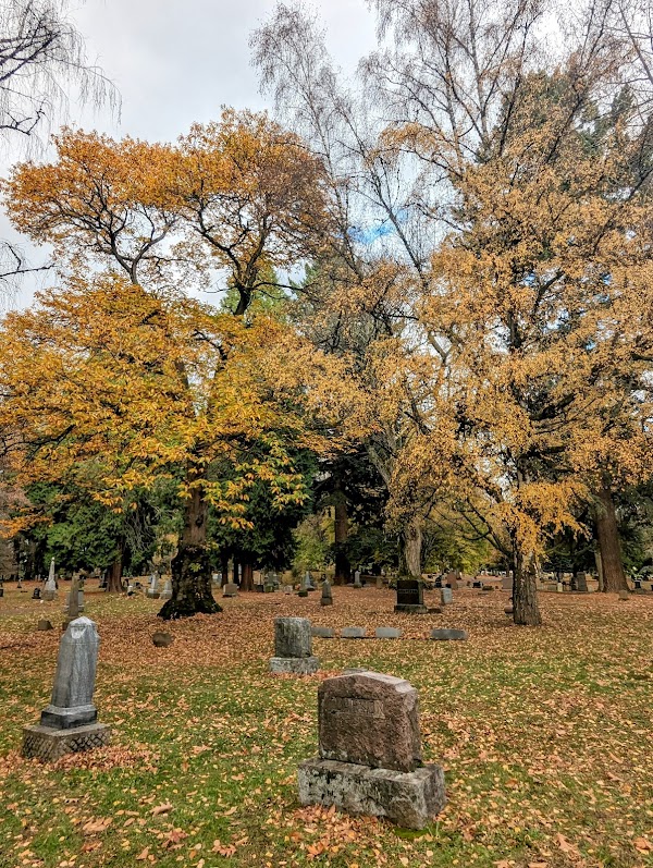 Lone Fir Cemetery grounds