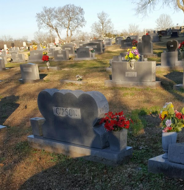 Lone Oak Cemetery grounds