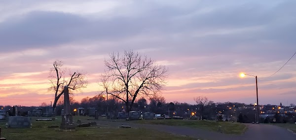 Lone Oak Cemetery grounds