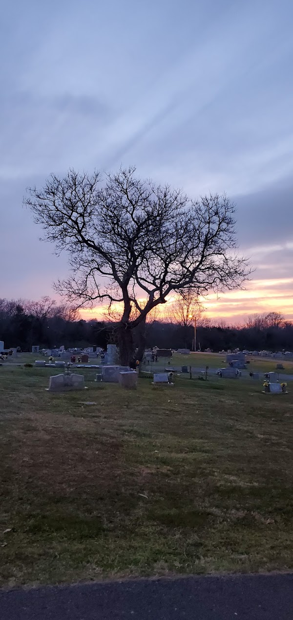 Lone Oak Cemetery grounds