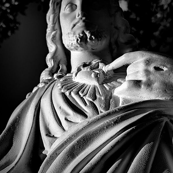 Lone Tree Cemetery grounds