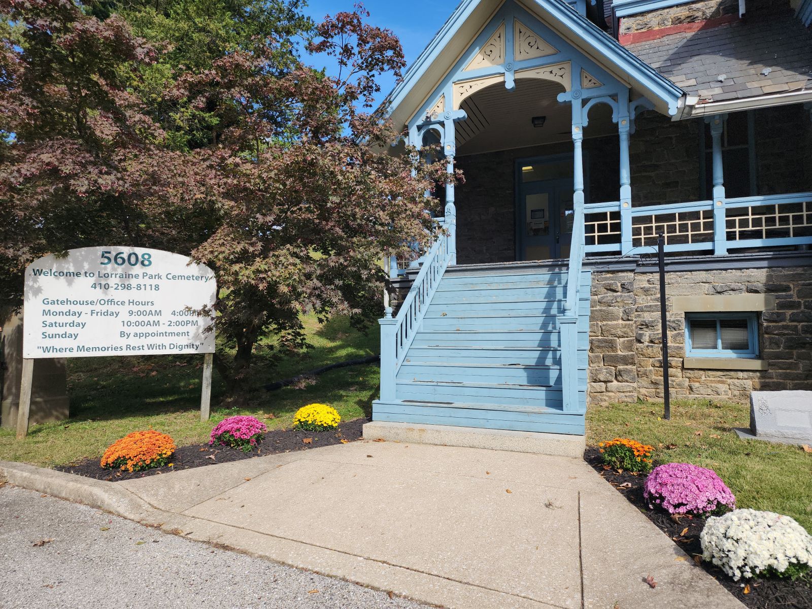 Lorraine Park Cemetery & Mausoleum cemetery grounds and headstones