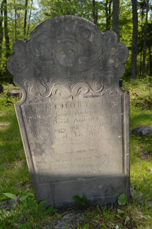 Lowell Lake Cemetery grounds
