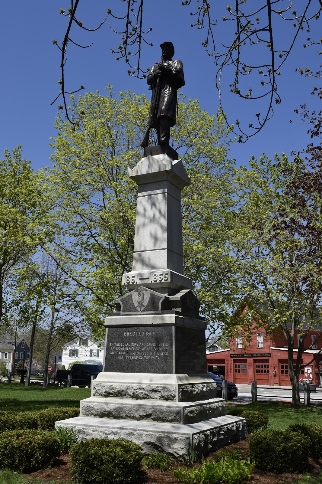 Lyman Memorial Park (Raymond Town Common) cemetery grounds and headstones