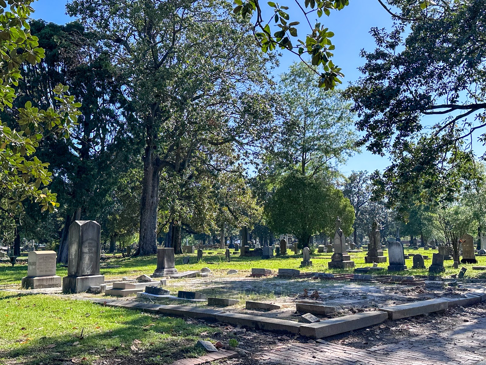 Magnolia Cemetery cemetery grounds and headstones