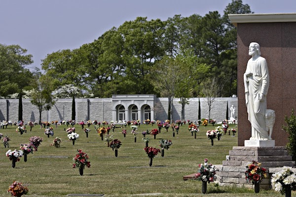 Magnolia Park Cemetery grounds
