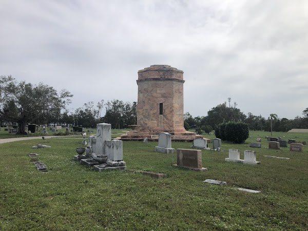Manasota Memorial Park grounds