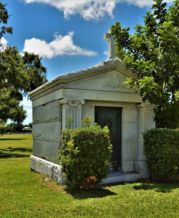 Manasota Memorial Park grounds