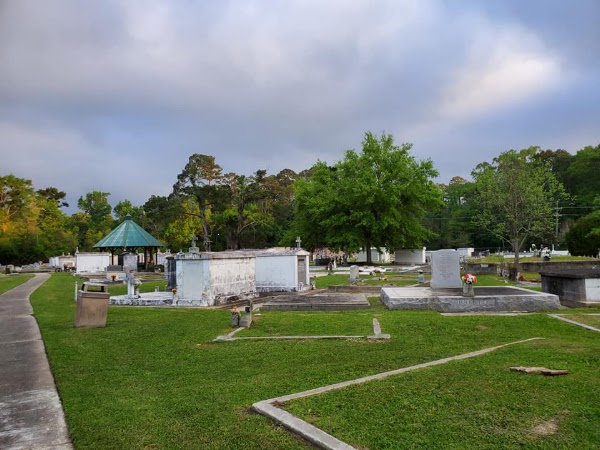Mandeville Cemetery grounds
