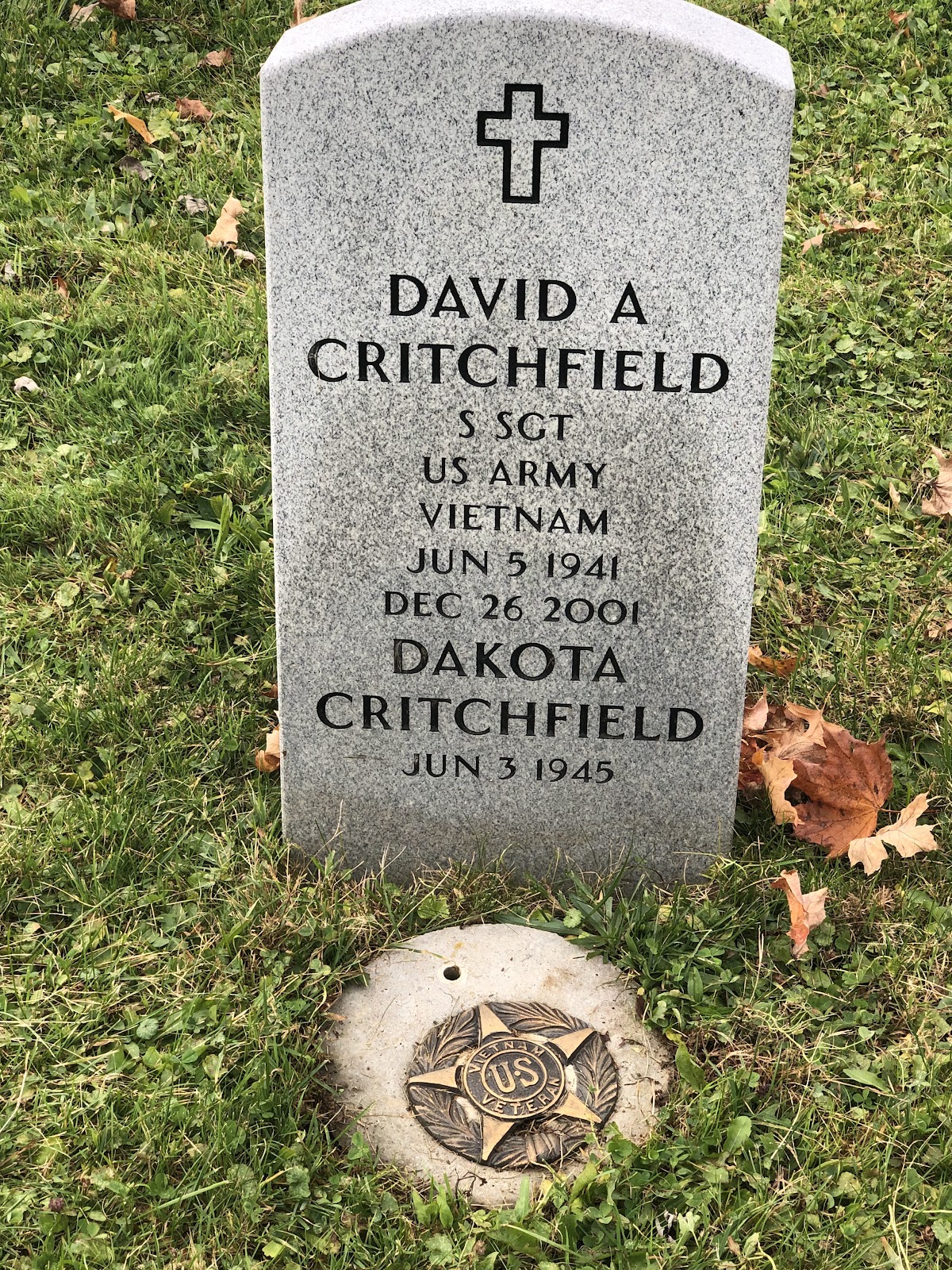Mansfield Cemetery cemetery grounds and headstones