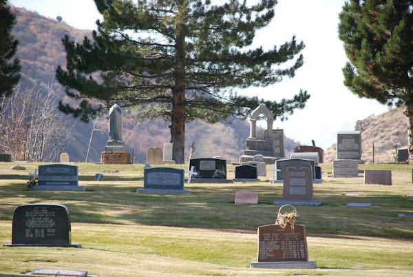 Mantua Cemetery grounds