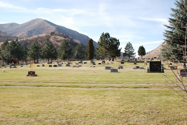 Mantua Cemetery grounds
