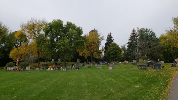 Maple Knoll Cemetery grounds