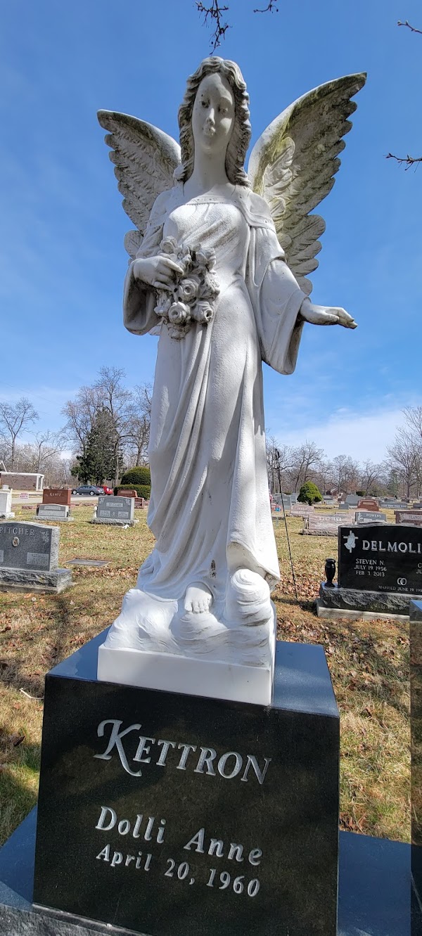 Maplewood Cemetery grounds