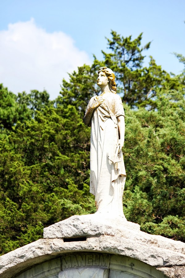 Maplewood Cemetery grounds
