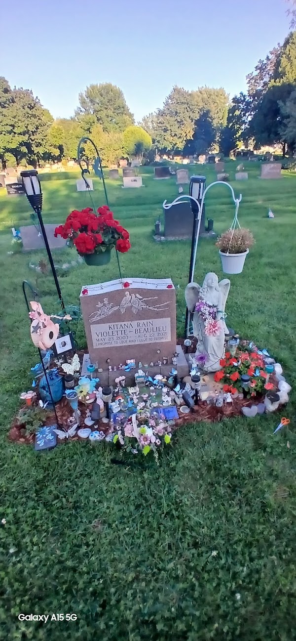 Maplewood Cemetery grounds