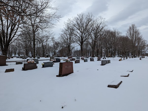 Maplewood Cemetery grounds