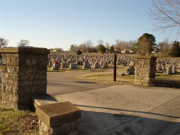 Maplewood Cemetery grounds
