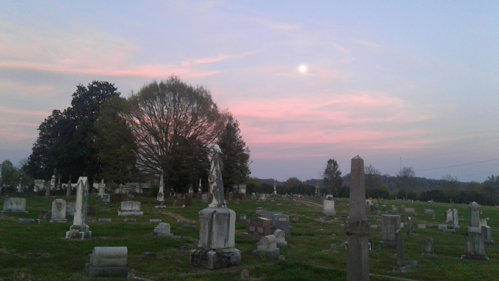 Maplewood Cemetery cemetery grounds and headstones
