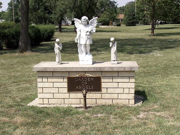 Maplewood Memorial Lawn Cemetery grounds
