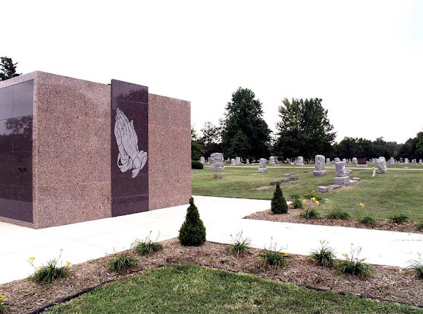 Maplewood Memorial Lawn Cemetery grounds