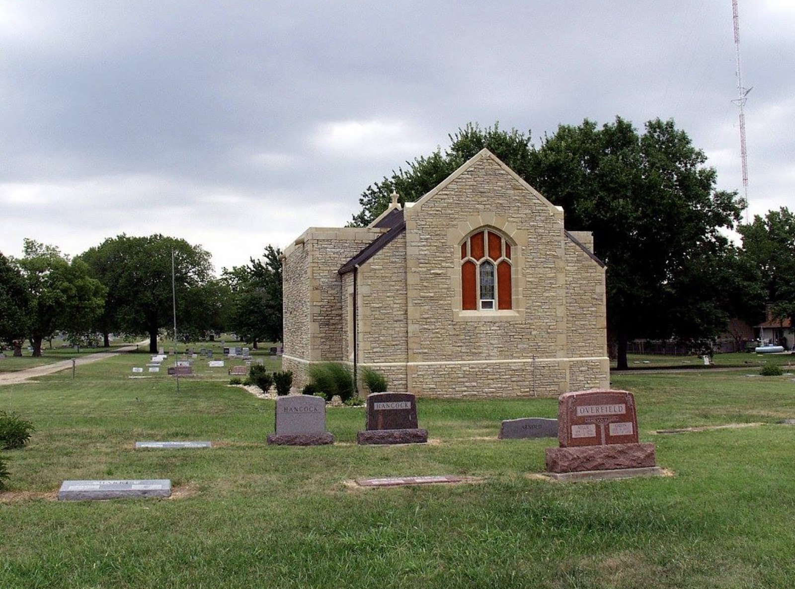 Maplewood Memorial Lawn Cemetery cemetery grounds and headstones