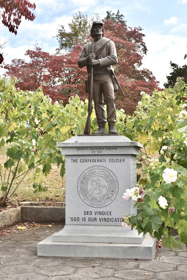 Marietta Confederate Cemetery grounds