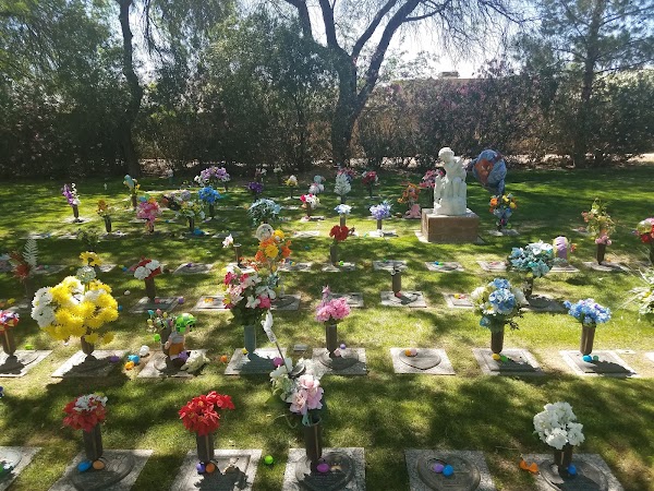 Mariposa Gardens Memorial Park grounds
