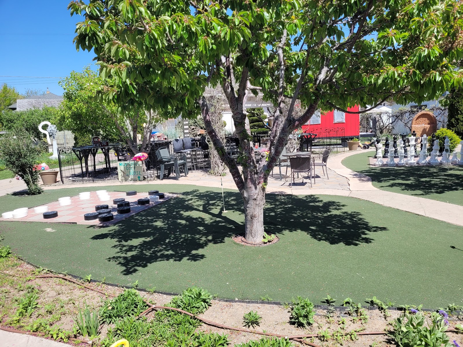 Mary Alice Park cemetery grounds and headstones