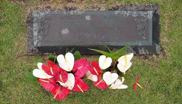 Mauna Kea Memorial Park grounds