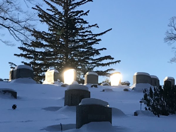 Meeting House Hill Cemetery grounds