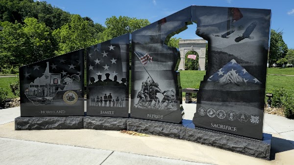 Memorial Arch grounds