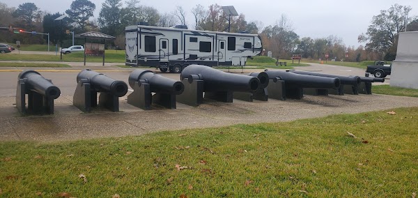Memorial Arch grounds