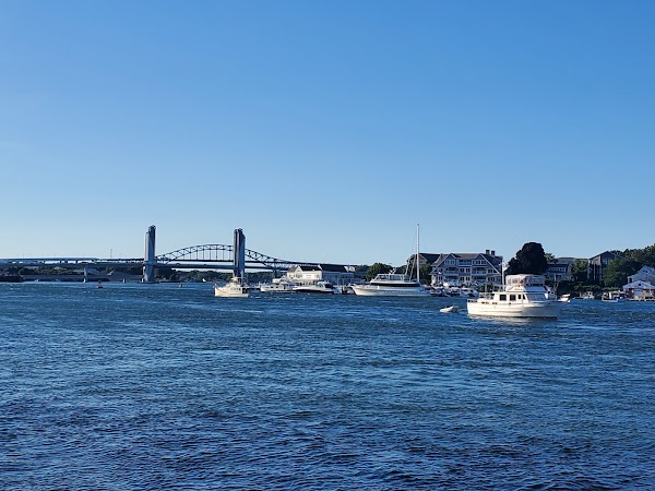 Memorial Bridge grounds
