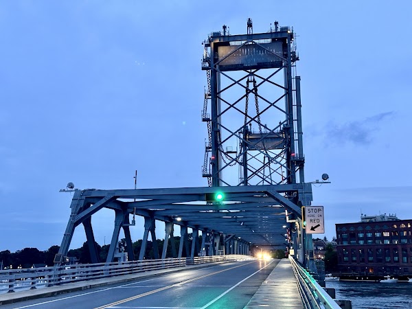 Memorial Bridge grounds