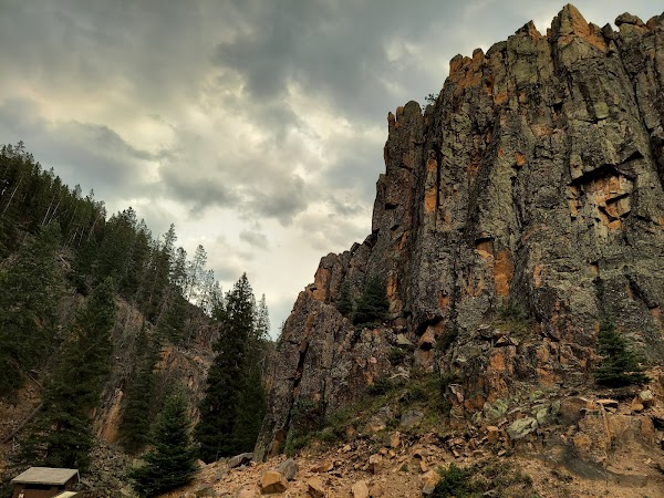 Memorial Falls Trailhead grounds