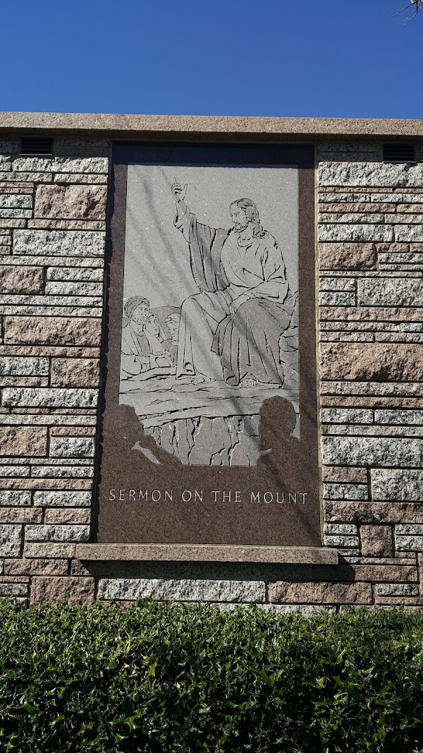 Memorial Gardens Cemetery grounds