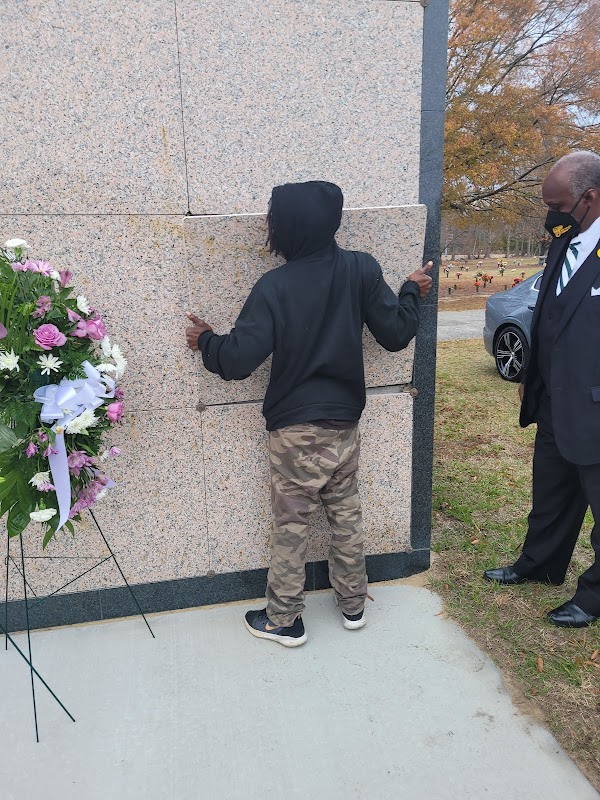 Memorial Gardens of Columbia grounds