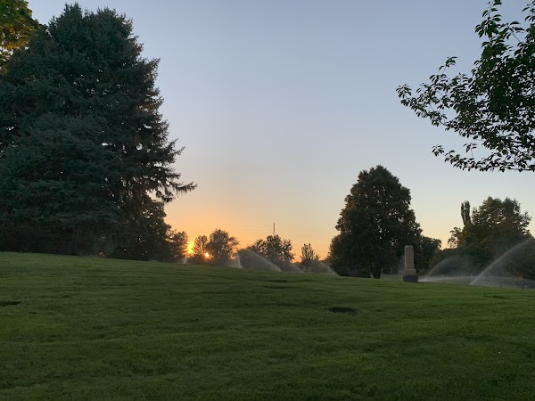 Memorial Holladay Cemetery grounds