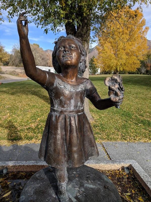 Memorial Holladay Cemetery grounds