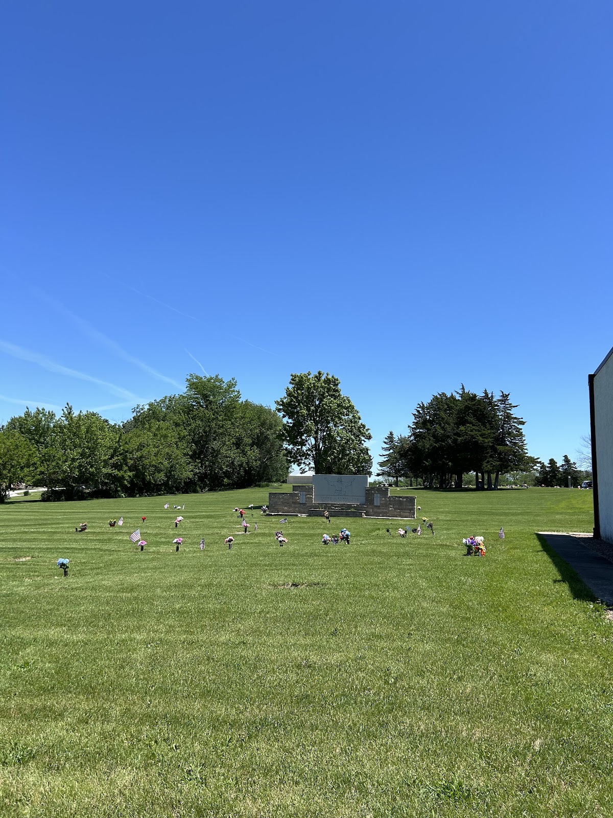 Memorial Lawn Cemetery cemetery grounds and headstones