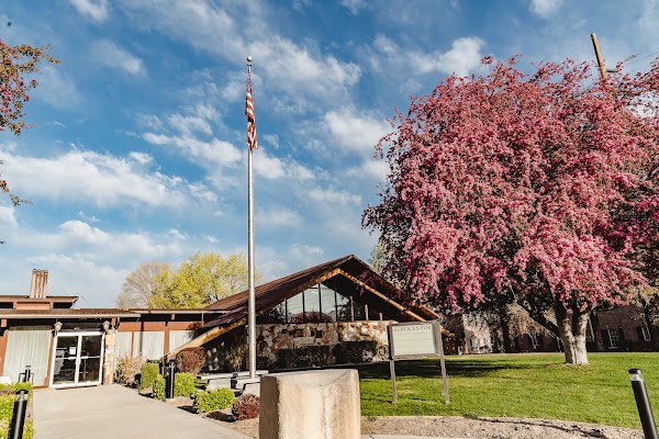 Memorial Murray Mortuary grounds