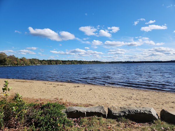 Memorial Park Beach grounds