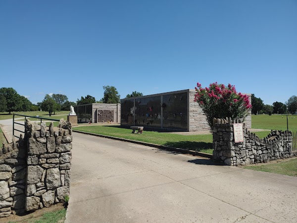 Memorial Park Cemetery grounds