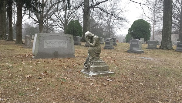 Memorial Park Cemetery grounds