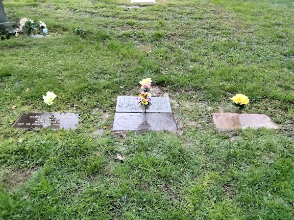Memorial Park Cemetery grounds