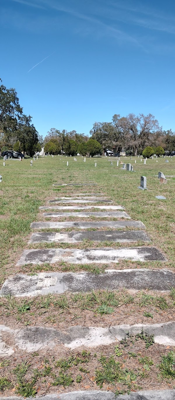 Memorial Park Cemetery grounds