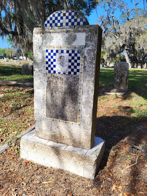 Memorial Park Cemetery grounds