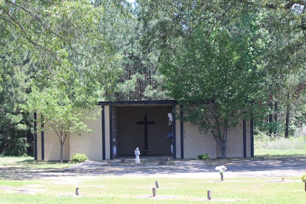 Memorial Park Cemetery grounds