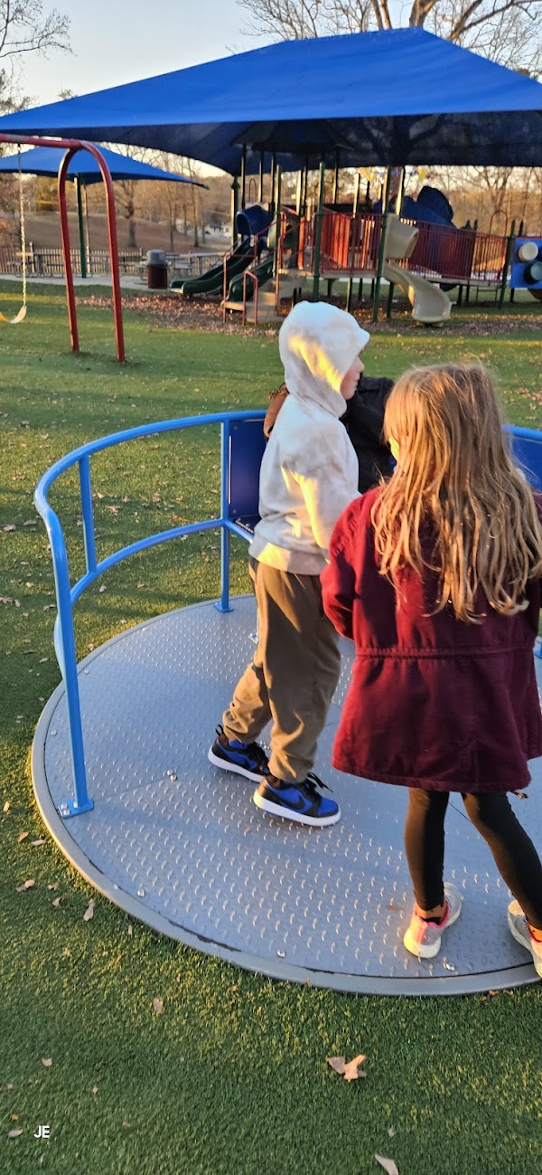Memorial Park Splash Pad grounds